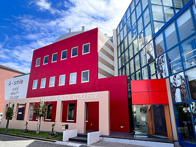 小出美容専門学校の外観全体