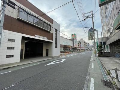 ライフの隣