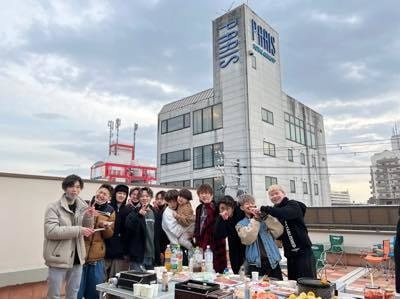 屋上でバーベキュー