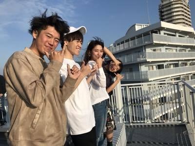 3人で景色を見てる