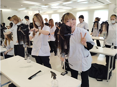 スクーリング